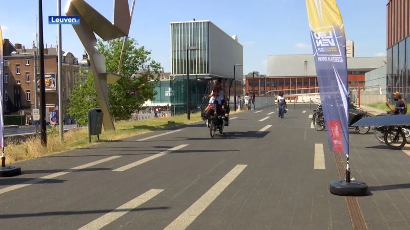Sun Trip Europe stopt in Leuven, 40 zonnefietsen te bewonderen aan Stadskantoor