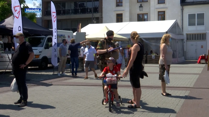 Militairen op de markt van Diest en Haacht