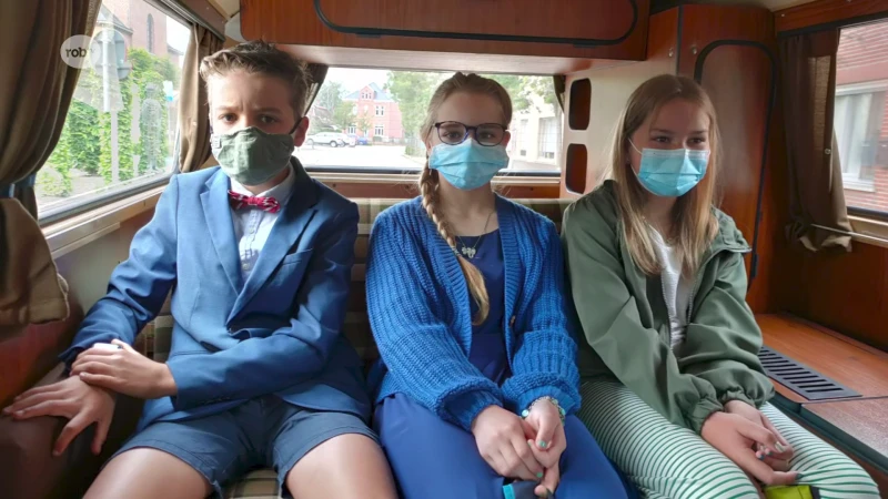 Leerlingen Den Hulst Testelt in chique stijl opgehaald om proclamatie te vieren
