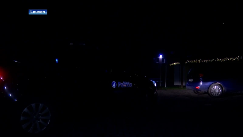 Politie Leuven zet wagen met 8 mensen en slechts 5 plaatsen aan de kant in Naamsestraat