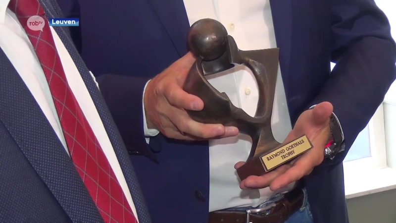 OHL-trainer Marc Brys wint de Trofee Raymond Goethals