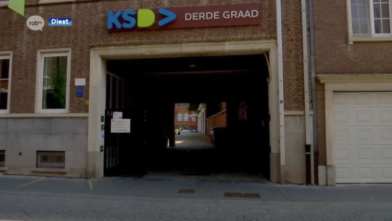 10 scoutsleden brengen samen isolatie door in schoolgebouwen in Diest