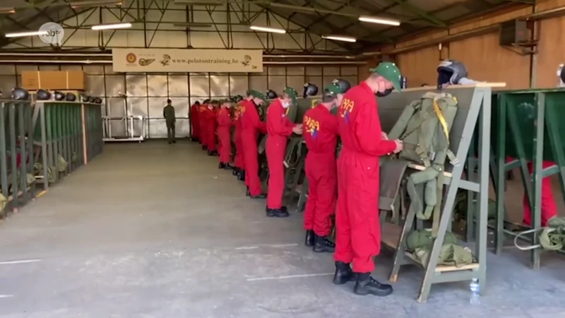 120 jongeren maken vandaag hun eerste parachutesprong in het trainingscentrum in Schaffen