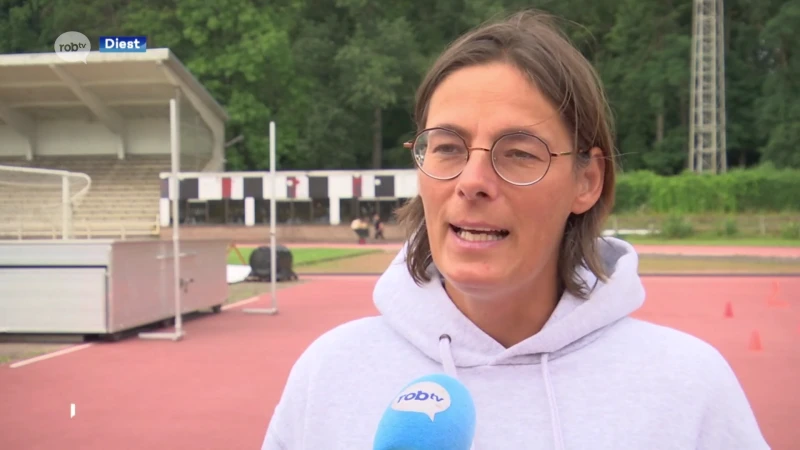 Olympisch kampioene Tia Hellebaut leert jonge atleetjes knepen van het vak in Diest: "Ik geniet er zelf van"