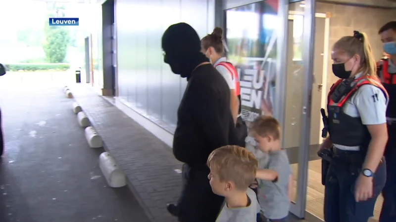 Stan vangt een boef samen met Spiderman