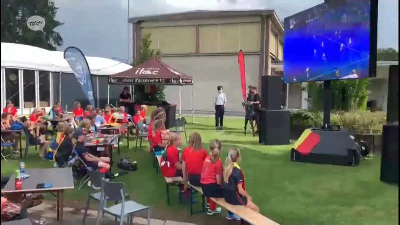 250 hockeyfans volgen de Olympische finale van de Red Lions op groot scherm bij Hockeyclub Blue Lions Tervuren