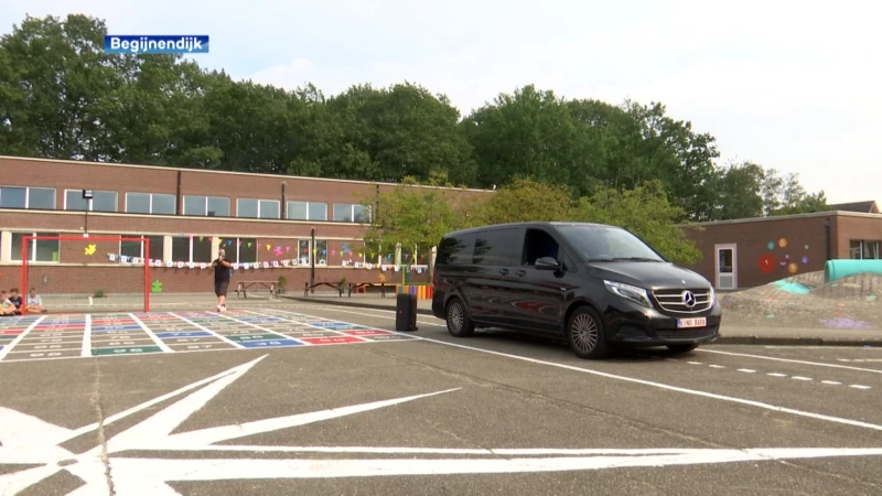 Baba Yega trakteert school in Begijnendijk op swingend dansoptreden: ook juffen en meesters zijn grote fan