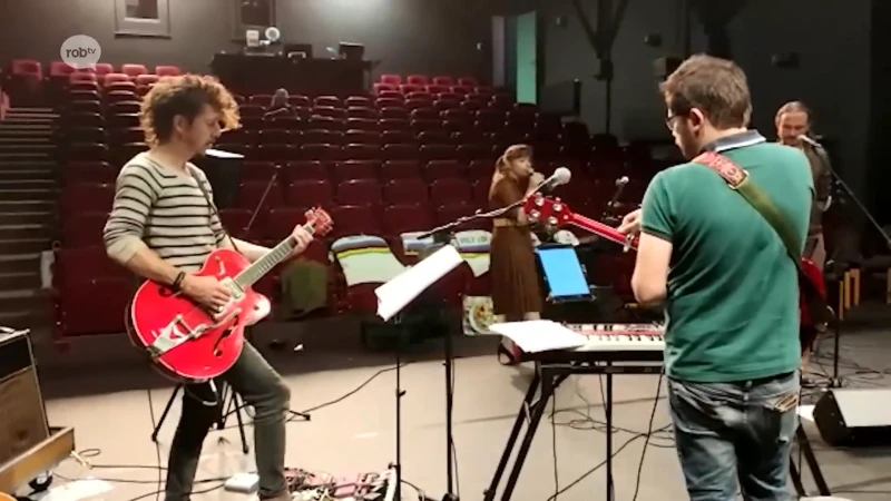 'let me wiel' in de Stadsschouwburg in Leuven: een voorstelling vol verhalen en muziek in het teken van de koers