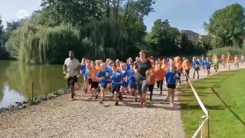 1000 kinderen doen vandaag mee aan de jaarlijkse scholenveldLoop in Hoegaarden