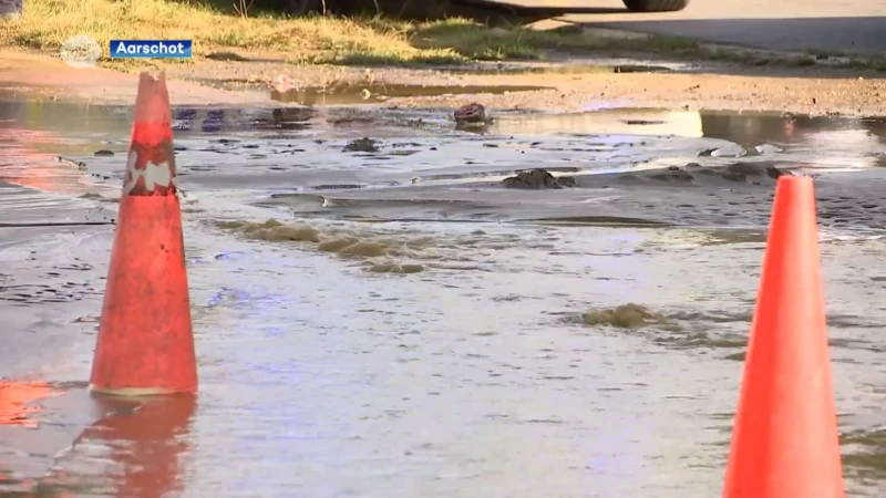 Diestsesteenweg in Aarschot volledig afgesloten na een waterlek