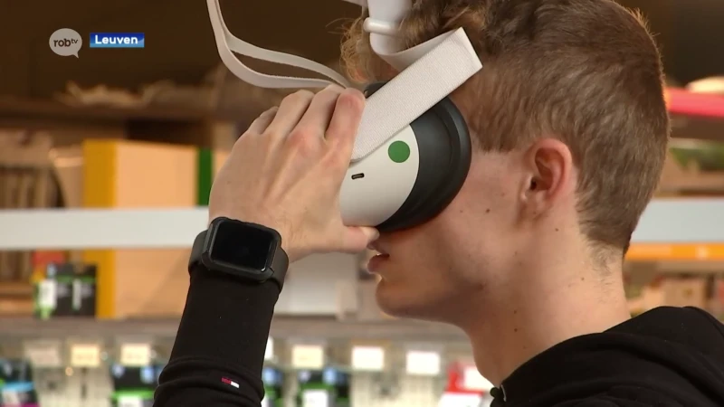 In de Acco in Leuven kan je branden leren blussen via virtual reality: "Heel spannend en leerrijk"