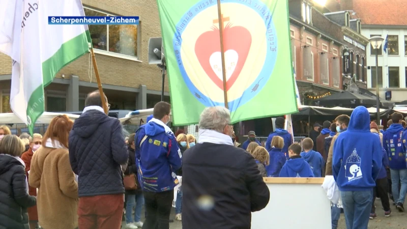 Duizenden deelnemers voor Kaarskensprocessie in Scherpenheuvel-Zichem