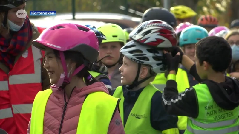 80 lagere schoolkinderen fietsen nieuwe N29 tussen Diest en Tienen officieel in