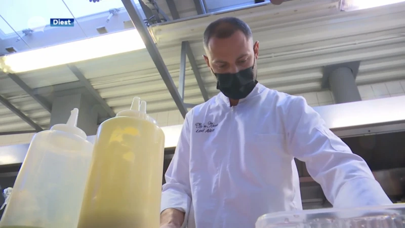 Vijftig jaar na vader Felix is het morgen de beurt aan Levi Alen om te koken voor vorstenpaar: "Een eer voor Hof te Rhode"
