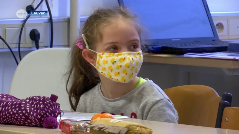 In de lagere scholen gaan vandaag heel wat kinderen voor het eerst met mondmasker naar school: "Niet leuk"