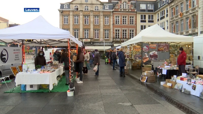 Drukke zaterdag in Leuven, veel kerstshoppers in onder meer Diestsestraat