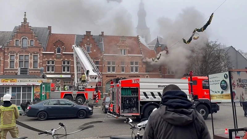 Eerste beelden: Bonewijk in Aarschot vanmiddag afgesloten na brand in brasserie