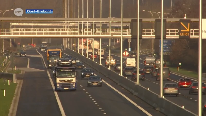 Nieuwe camera's controleren wanneer vrachtwagens inhalen op de autostrade wanneer het regent