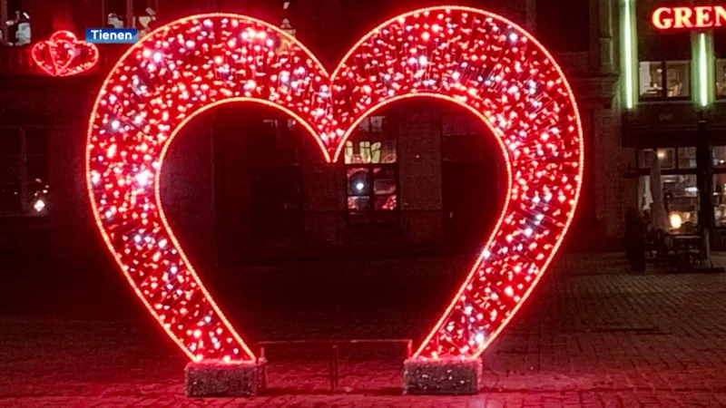Grote Markt in Tienen aangekleed voor Valentijn: "We gaan elk seizoen voor aangepaste decoratie zorgen."