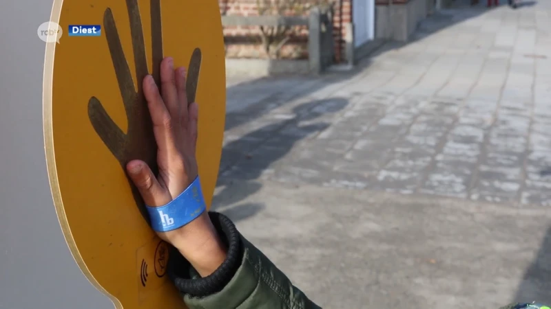 'High-Five palen' in Diest moeten meer kinderen te voet of met de fiets naar school laten gaan
