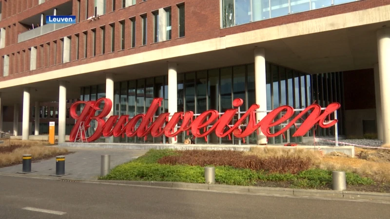 "Budweiser" prijkt in grote letters voor kantoren ABInbev: "Jammer dat er geen Stella-logo staat!"
