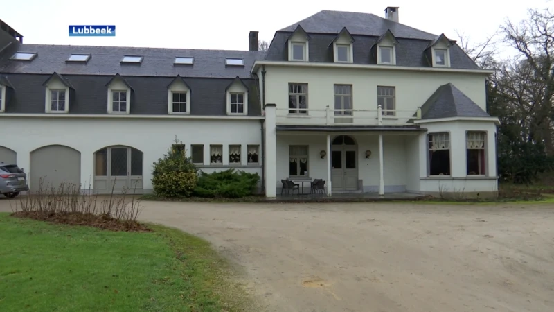 Bekende historische kasteelvilla Kastanjehof in Pellenberg bij Lubbeek staat te koop