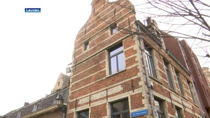 Inbrekers stelen 1000 euro bij brasserie Onder Den Toren in Leuven