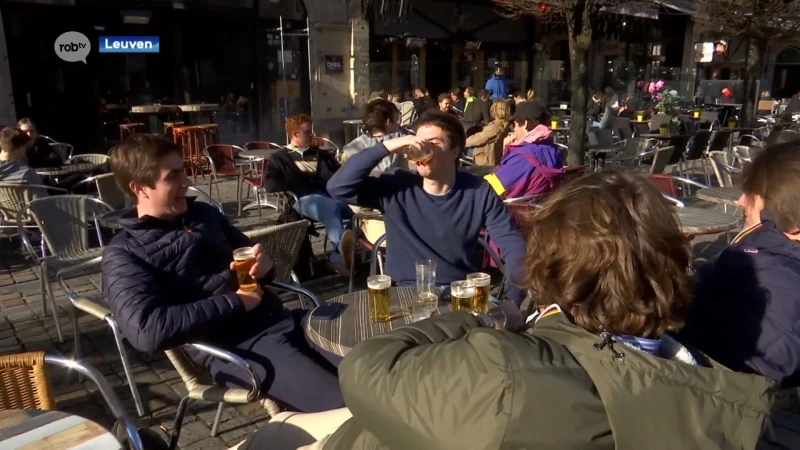 Fase oranje gaat toch deze nacht in: Oude Markt maakt zich klaar voor een drukke uitgaansavond