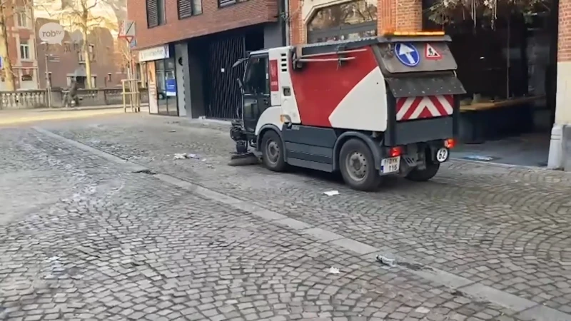 PMD-zakken liggen verspreid over Leuvense binnenstad na storm van vannacht
