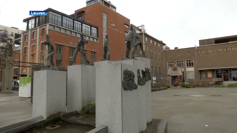 Bizar: één van de zes bronzen 'kanaalgravers' aan de Leuvense Vaartkom is verdwenen
