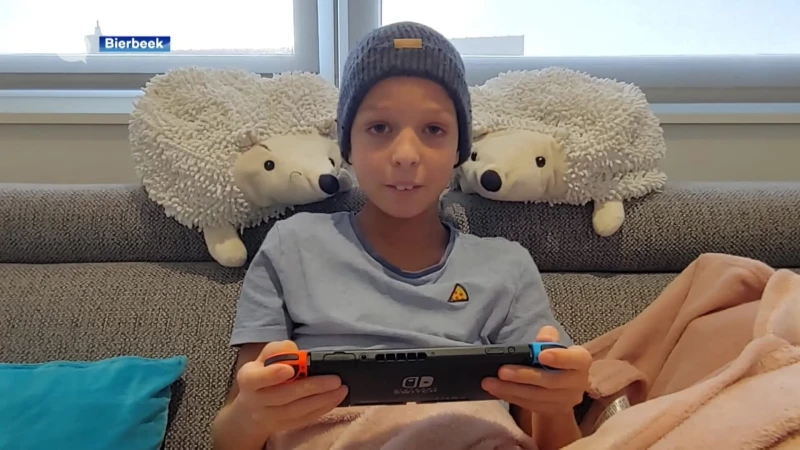 Tom (11) uit Bierbeek heeft al voor de vierde keer leukemie. Stuur jij hem ook een kaartje?