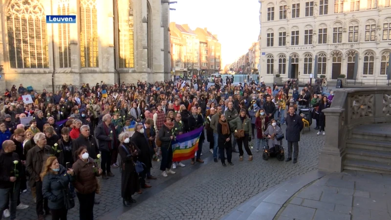 Honderden mensen komen samen voor solidariteitsactie op Grote Markt in Leuven