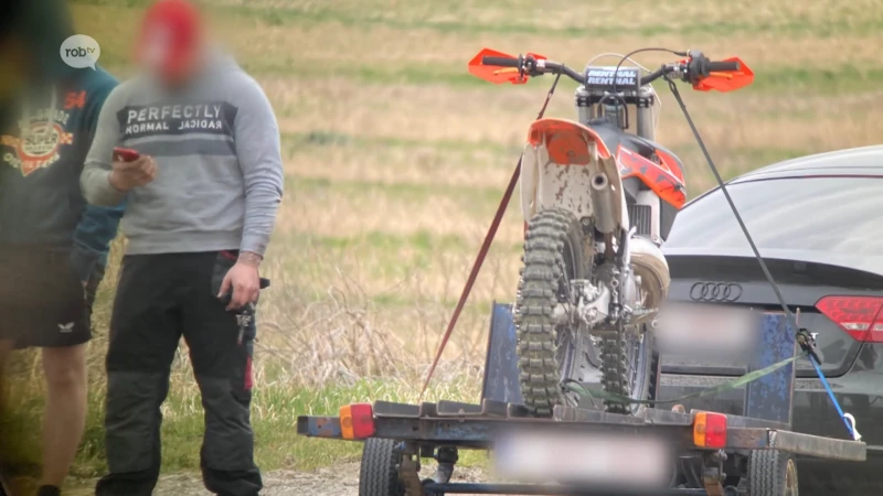 Onbekenden organiseren illegale motorcross op akkervelden in Hoegaarden