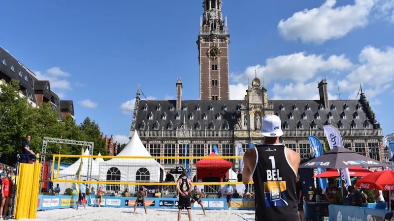 Ladeuzeplein Leuven wordt van 12 tot 24 juli opnieuw omgetoverd tot Leuven Beach