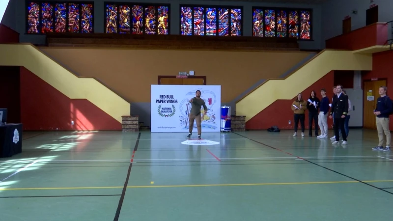 Dries Feremans uit Wilsele gaat naar wereldkampioenschap papieren vliegtuigjes gooien in Oostenrijk