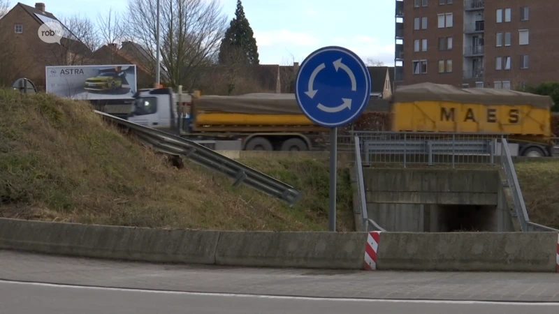 Extra signalisatie aan rotonde Hannuitsesteenweg in Tienen