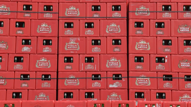 AB Inbev evacueert 100 Oekraïense werknemers en hun families naar Leuven en Brussel