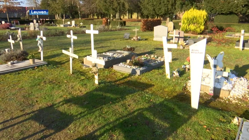 Politie Leuven zoekt eigenaars van op begraafplaats gestolen spullen