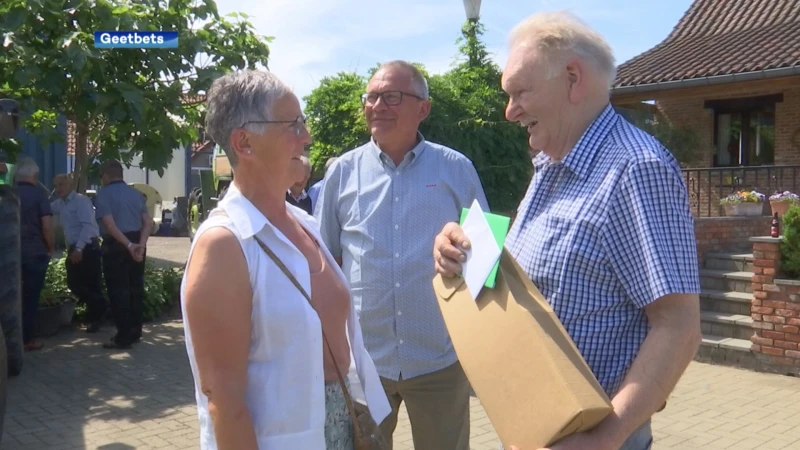 Tractorliefhebber Gaston krijgt op 80ste verjaardag verrassingsfeest met 70 tractoren