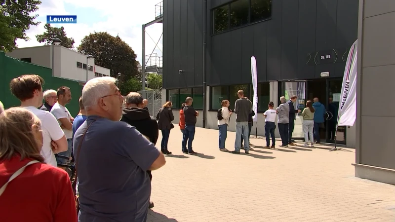 Veel supporters op de start van abonnementenverkoop van OHL: "Top 10 moet kunnen"