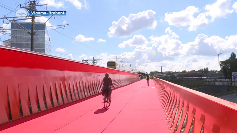 Nieuwe fietsbrug over Ring rond Brussel zorgt voor veiligere fietsverbinding met Leuven