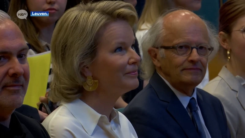 Hoog bezoek in Leuven: Koningin Mathilde spreekt studenten van verschillende universiteiten toe