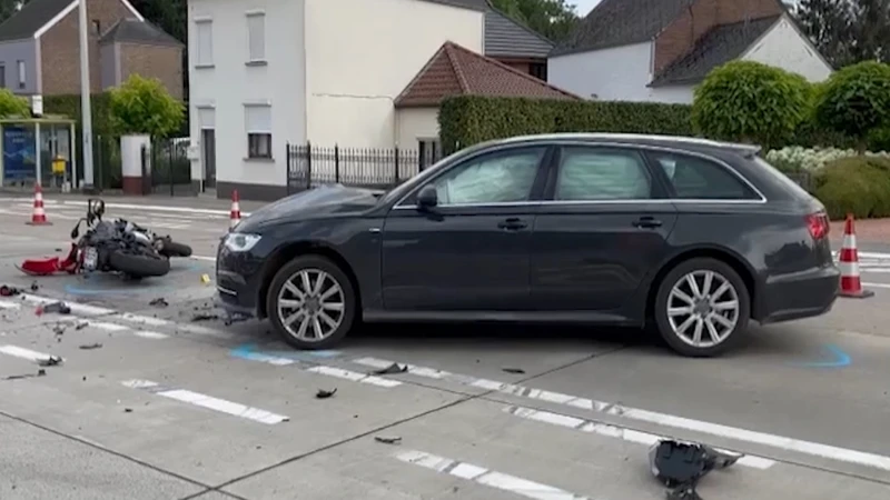 Motorrijder zwaargewond na aanrijding met auto op de Leuvensesteenweg in Boutersem