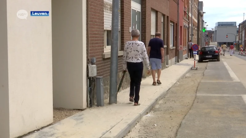 Leuven en Fluvius bekijken of ze straatlampen aan de gevels kunnen hangen bij 'te smal voetpad' op Tervuursesteenweg