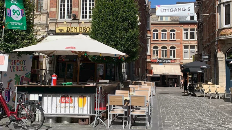 Vijf jongemannen aangehouden voor "poging doodslag" op twintiger op Oude Markt in Leuven