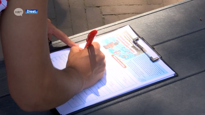 Oppositiepartij PVDA voert protestactie aan Halve Maan in Diest