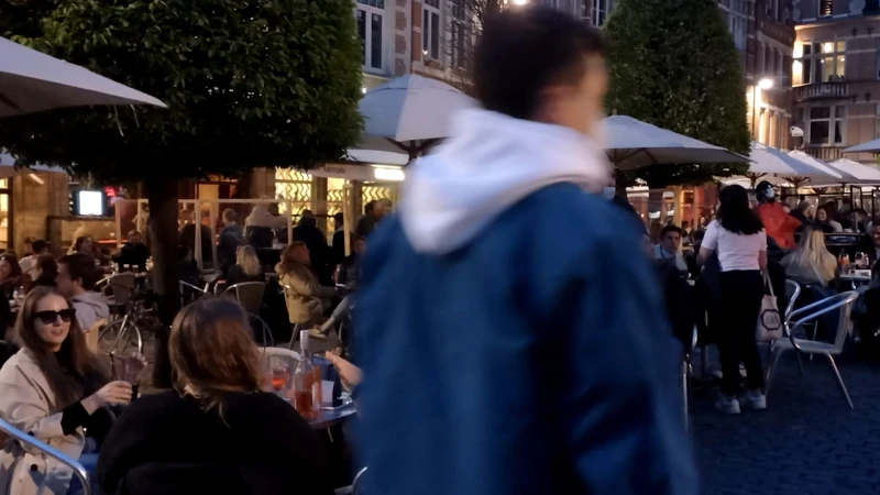 5 jongeren blijven 2 weken langer in cel op verdenking van poging tot doodslag op Oude Markt in Leuven