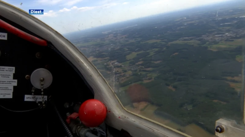 Oude vliegtuigen spotten: ROBtv vliegt mee op de "Oldtimer Fly & Drive In" op vliegveld in Schaffen