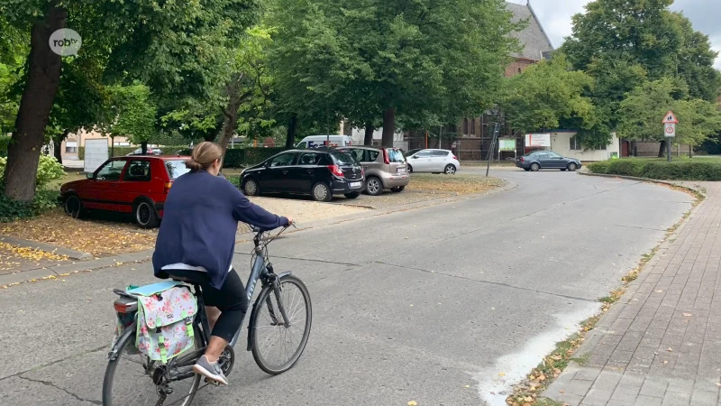 Dorpskern Schaffen wordt vanaf 1 september fietszone met eenrichtingsstraten: "Het wildparkeren zowel links als rechts van de rijweg, dat is chaos"