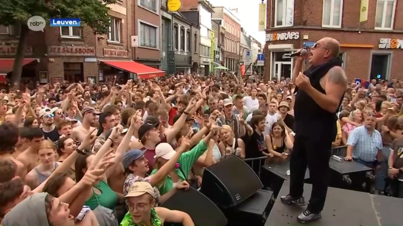 72ste editie van Jaarmarkt in Leuven: 100.000 mensen bouwen feestjes aan verschillende cafés
